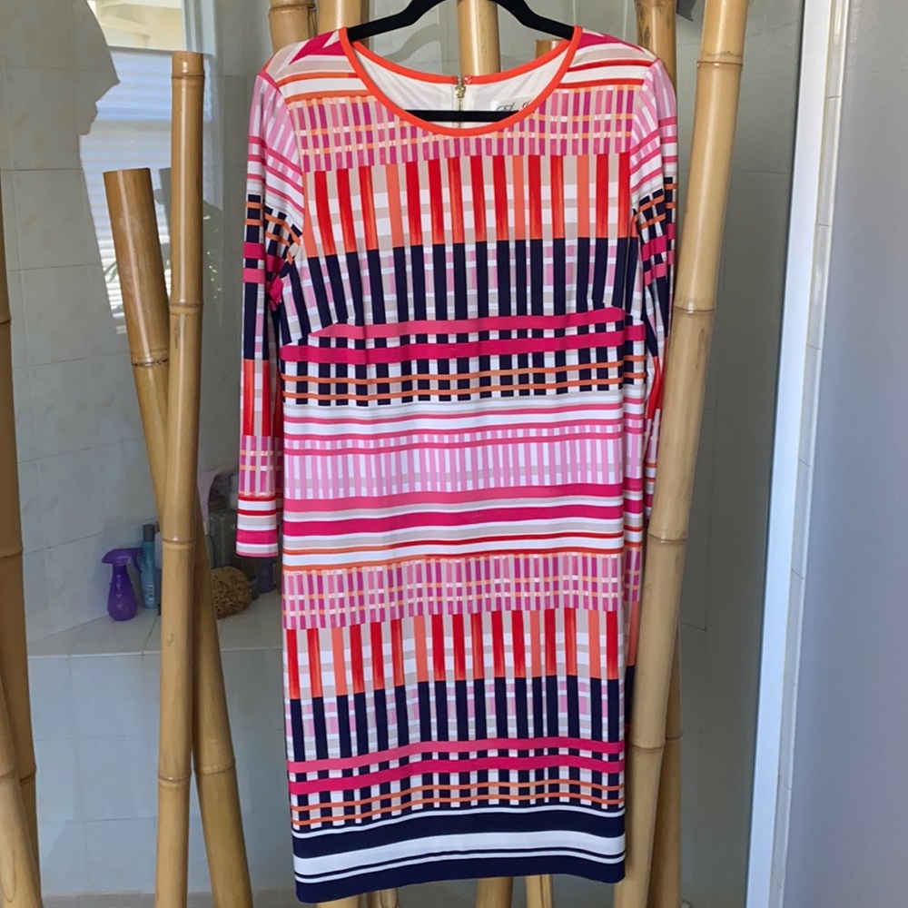 Vibrant 3/4 sleeve dress